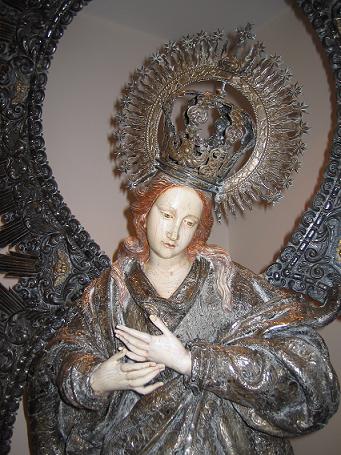 Talla de la Inmaculada de plata y marfil, del siglo XVII. Mam� y pap� la besaban todos los d�as, varias veces.
